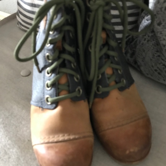 boots - Picture 2 of 6